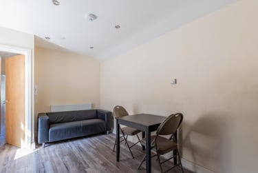 1 bed house, Cyril Crescent, Adamstown, Cardiff, CF241DQ - Image 5